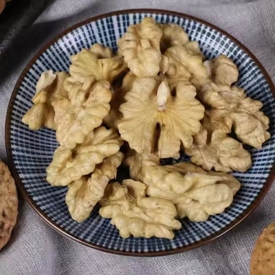 Купить Китай Ли Нью Нью Фабрика пищевых продуктов оптом Лучшее качество Экспорт Орех Лучшая цена сырые сухие фрукты Промытые орехи online manufacture